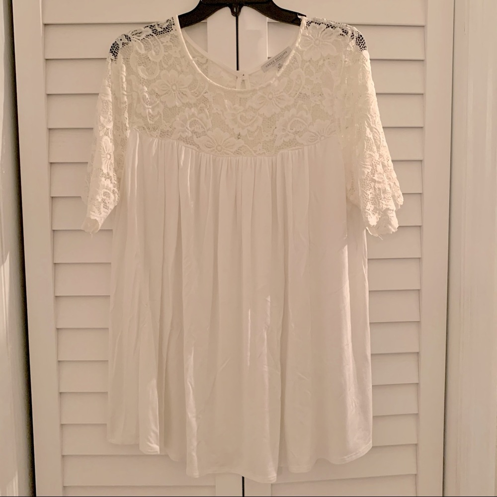 Green Envelope Ivory Lace Detail T-shirt